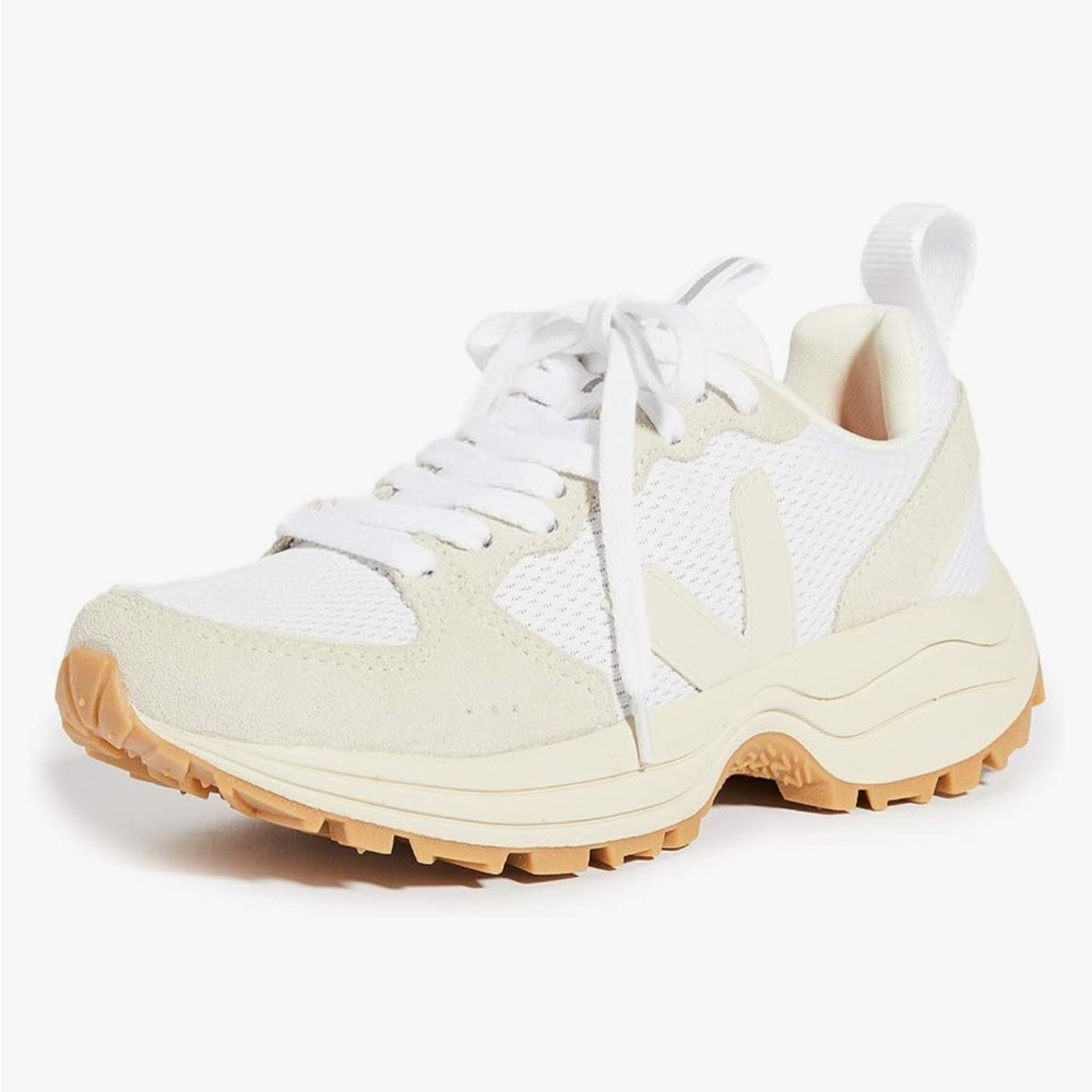 NEW WITH TAGS - women’s Vera Venturi sneaker